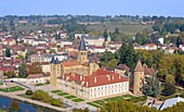Frankreich, Saone et Loire, Paray le Monial, die Basilika Sacre Coeur aus dem XII. Jahrhundert (Luftaufnahme)