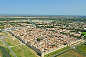 Frankreich, Gard, Aigues Mortes (Luftaufnahme)