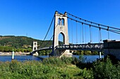 Frankreich, Ardeche, La Voulte sur Rhone, Hängebrücke über die Rhone