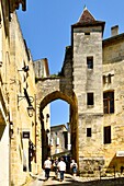 Frankreich, Gironde, Saint Emilion, von der UNESCO zum Weltkulturerbe erklärt, die mittelalterliche Stadt, Rue de la Cadene und Cadene-Tor