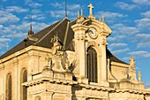 Frankreich, Meurthe et Moselle, Nancy, Platz Saint-Sébastien, Kirche Saint-Sébastien aus dem 16. Jahrhundert des Architekten Jean Nicolas Jennesson, Skulptur des Heiligen Sebastien und des Herzogs Leopold von Victor Hurel dem Vater