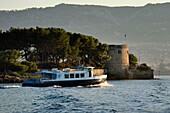 Frankreich, Var, die Rade (Reede) von Toulon, La Seyne sur Mer, Wasserbus vor dem Fort Balaguier