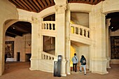 Frankreich, Loir et Cher, Tal der Loire (UNESCO-Welterbe), Chambord, Königsschloss, Leonardo da Vinci zugeschriebene Treppe mit doppelter Drehung