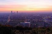 Frankreich, Rhône, Lyon, vom Fourvière-Platz aus, im Hintergrund der Turm von Incity und der Turm von LCL La Part Dieu