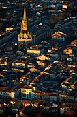 Frankreich, Pyrenäen, Ariege, Mirepoix, aufgeführt als Grands Sites of Midi-Pyrenees, klassifizierte Grands Sites of Midi-Pyrénées, Luftaufnahme bei Sonnenaufgang der Stadt Mirepoix und ihrer Kathedrale