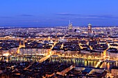 Frankreich, Rhone, Lyon, 5. Arrondissement, Altstadt von Lyon, historische Stätte, die von der UNESCO zum Weltkulturerbe erklärt wurde, La Saone vom Fourvière-Platz aus, im Hintergrund der Turm Incity und der Turm LCL La Part Dieu