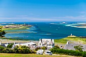 France, Finistère (29), Pays des Abers, Côte des Legendes, l'Aber Wrac'h, Cezon Fort and Lilia archipelago in the background