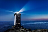 Frankreich, Finistere, Le Conquet, Spitze von Kermorvan, Der Leuchtturm von Kermorvan bei Nacht
