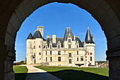 Frankreich, Charente , La Rochefoucauld , Schloss mit Blick auf den Tardoire