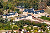 France, Yvelines, neighborhood (aerial view)