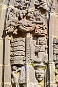 France, Finistere, Guimiliau, Guimiliau Parish close around Saint Miliau church dates from the 16th and 17th centuries, gate of the church