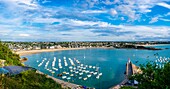 Frankreich, Cotes d'Armor, Erquy, der Hafen und der Strand von Centre