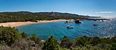 Frankreich, Corse du Sud, Campomoro, Tizzano, Wanderung auf dem Küstenpfad im Senetosa-Reservat, Panoramablick auf die Tivella-Bucht und die unberührte Küste