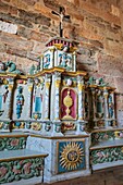 Frankreich, Finistere, Iroise Meer, Regionaler Naturpark Armorica, Halbinsel Crozon, Seitenaltar aus dem 17. Jahrhundert in der Kapelle Unserer Lieben Frau von Rocamadour in Camaret sur Mer