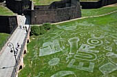 Frankreich, Territoire de Belfort, Belfort, Zitadelle, Graben der Porte de Brisach, Land Art, Fresko von Saype 2018