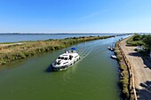 Frankreich, Herault, Palavas les Flots, Gebiet Les Quatre Canaux, Canal du Rhone in Sete, Bootsverleih Das Boot