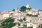 Frankreich, Alpes de Haute Provence, Simiane la Rotonde, das Dorf und die Rotonde aus dem 12.