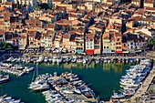 Frankreich, Bouches du Rhone, Cassis, der Hafen (Luftaufnahme)