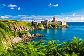 Frankreich, Cotes d'Armor, Plevenon, Fort la Latte oder Schloss Roche Goyon, ist eine Festung aus dem 14. Jahrhundert an der Pointe de la Latte, in der Nähe des Kaps von Frehel