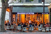 Frankreich, Herault, Sete, Avenue Victor Hugo, Caféterrasse unter Platanen