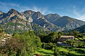 Frankreich, Corse du Sud, Bocognano, vom Dorf aus mit Blick auf die Richiusa-Schlucht und die Laccione-Spitze