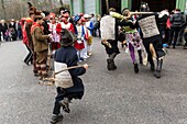 Frankreich, Pyrenees Atlantiques, Baskisches Land, Sainte Engrace, Die Souletine Masquerade (Xiberoko Maskarada) ist ein umherziehender Karnevalsritus, der von Dorf zu Dorf zieht