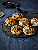 Spelt lattice buns