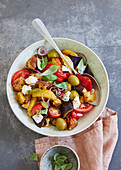 Bread salad with tomatoes, oven peppers, aubergines and oranges