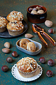Muffins mit getrockneten Feigen, Datteln und Haselnüssen