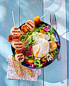 Skewers with boudin blanc and apricots on salad with egg