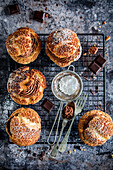 Cream puffs with crumble and chocolate cream