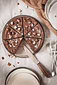 Vegane Süßkartoffel-Schokolade-Torte mit Nüssen
