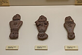 Drei Pilling-Figuren aus der Fremont-Kultur im USU Eastern Prehistoric Museum in Price, Utah