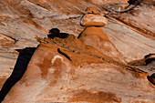 Farbenfroher erodierter und gestapelter Sandstein in Little Finland im Gold Butte National Monument, Nevada