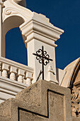 Detail eines Metallkreuzes in der Mission San Xavier del Bac, Tucson Arizona