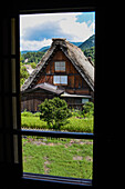 Shirakawa-go, traditionelles Dorf, das einen als gassho-zukuri bekannten Baustil zeigt, Präfektur Gifu, Japan