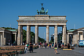 Brandenburger Tor bei Tageslicht in Berlin Deutschland