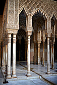 Palast der Löwen (Palacio de los Leones) in der Alhambra, Palast- und Festungskomplex in Granada, Andalusien, Spanien