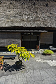 Shirakawa-go, traditionelles Dorf, das einen als gassho-zukuri bekannten Baustil zeigt, Präfektur Gifu, Japan