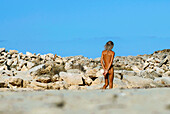 Nacktwanderer am Strand von Levante - Playa de Llevant -, Formentera