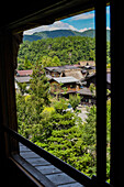 Shirakawa-go, traditionelles Dorf, das einen als gassho-zukuri bekannten Baustil zeigt, Präfektur Gifu, Japan