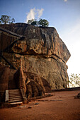 Sigiriya oder Sinhagiri, alte Felsenfestung im nördlichen Matale-Distrikt nahe der Stadt Dambulla in der Zentralprovinz, Sri Lanka