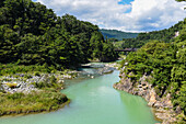 Shirakawa-go, traditionelles Dorf, das einen als gassho-zukuri bekannten Baustil zeigt, Präfektur Gifu, Japan