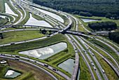 Niederlande, Zuid-Holland, Hoogvliet, Luftaufnahme eines Autobahnkreuzes