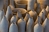 Handgefertigte Keramikvasen im Atelier
