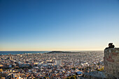 Blick auf die Stadt Barcelona vom Turo De La Rovira; Barcelona, Katalonien, Spanien.