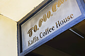 Kaffeehausschild vor dem Tomoca-Kaffeehaus; Addis Abeba, Äthiopien.