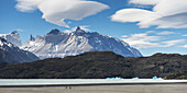 Cuernos Del Paine vom Pehoe-See aus, Torres Del Paine-Nationalpark; Torres Del Paine, Magallanes und Antartica Chilena-Region, Chile