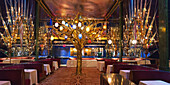 Baum-Skulptur in einem Restaurant mit formellem Speisesaal; New York City, New York, Vereinigte Staaten Von Amerika