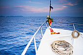 Eine Bootsfahrt zu den Similan- und Surin-Inseln in Thailand, ein beliebter Tauchausflug zu diesen weltberühmten Orten; Thailand
